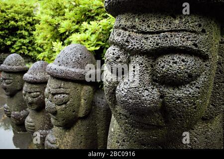 Dol hareubang roc statues à Jeju, en Corée Banque D'Images