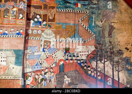 Wat Phumin a quelques-uns des plus uniques peintures murales en Thaïlande. Peinture bien préservée qui représente la ville et les troupes européennes. Banque D'Images