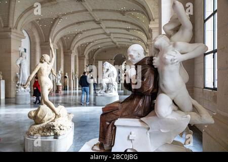 OBSESSION EN MARBRE BLANC ET ACAJOU PAR ALPHONSE AMEDEE CORDONNIER, 1900, SALLE DES SCULPTURES DU XIXE SIÈCLE, PALAIS DES BEAUX-ARTS, LILLE, NORD, FRANCE Banque D'Images