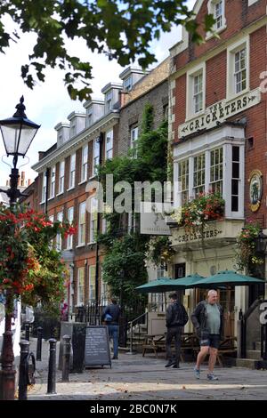 The Cricketers, Richmond Green, Richmond, Londres, Royaume-Uni Banque D'Images