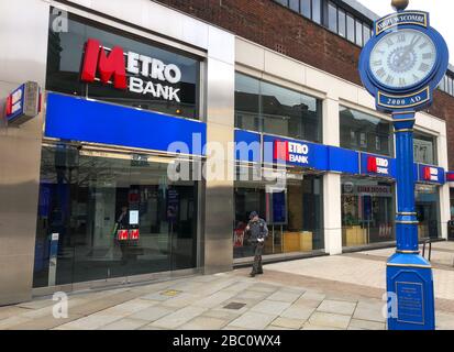 High Wycombe, Royaume-Uni. 2 avril 2020. Metro Bank à High Wycombe lors de l'épidémie de covid-19 où le pays est dans un verrouillage limité. Photo d'Andy Rowland le 02 avril 2020. Crédit: Images Prime Media / Alay Live News Banque D'Images