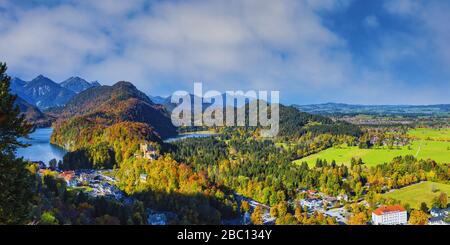 Schloss Hohenschwangau, Romantische Strasse, Ostallgäu, Bayern, Deutschland, Europa Banque D'Images