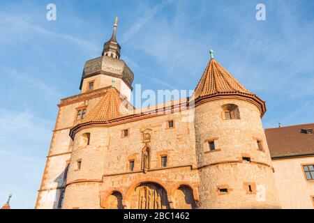 Allemagne, Bavière, Wurzburg, vue à angle bas sur l'extérieur de la forteresse de Marienberg Banque D'Images