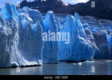 Vue sur le glacier gris, le Lago Gray, le parc national de Torres del Paine, la région de Magallanes, la Patagonie, le Chili Banque D'Images