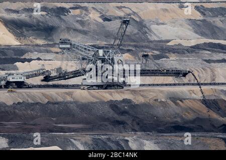 Allemagne, Rhénanie-du-Nord-Westphalie, Inden, pelle hydraulique à roue de godet travaillant dans une mine à ciel ouvert Banque D'Images