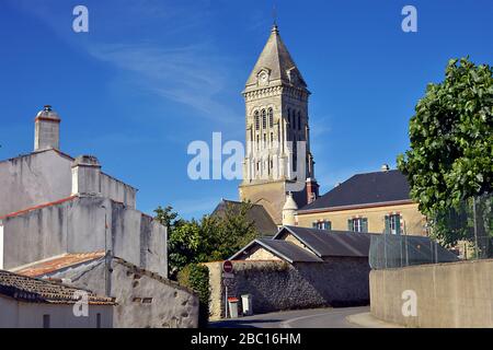 Clocher de l'église de Noirmoutier en l'Ile dans les Pays de la Loire, région dans l'ouest de la France Banque D'Images