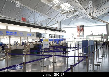 Vue sur le niveau de départ de l'aéroport international Chubu Centrair presque vide.le Japon étend les interdictions d'entrée aux voyageurs de 73 pays et régions le 3 avril, y compris les Amériques, le Royaume-Uni et l'Afrique en raison d'une escalade des infections mondiales de coronavirus. Banque D'Images