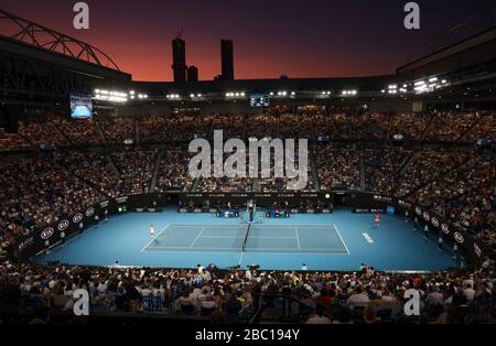 Vue panoramique sur la Rod laver Arena au coucher du soleil pendant la demi-finale masculine au tournoi de tennis Open 2020 australien, Melbourne Park, Melbourne, Victoria, Banque D'Images