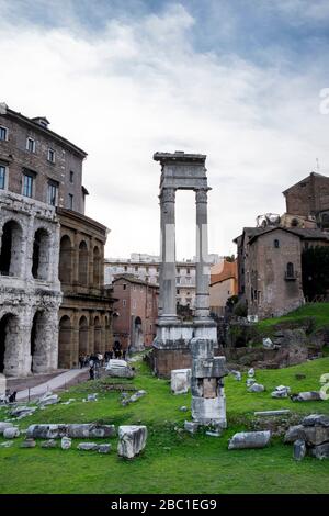 Italie, Rome, Temple d'Apollon Sosianus et Théâtre de Marcellus Banque D'Images