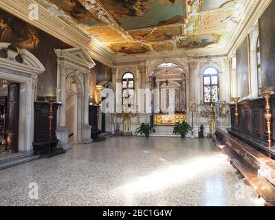 Sala capitolare, salle Capitol, Scuola Grande dei Carmini, école de dévotion et de charité connue sous le nom de Santa Maria dei Carmini, avec des peintures de Giambattis Banque D'Images