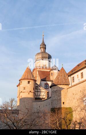 Allemagne, Bavière, Wurzburg, vue à angle bas sur l'extérieur de la forteresse de Marienberg Banque D'Images