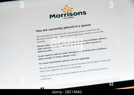 ROYAUME-UNI. 2 avril 2020. Un avis sur le site Web des supermarchés Morrisons indique qu'il y a une file d'attente pour accéder au site Web et qu'il n'y a actuellement pas de créneaux de livraison disponibles. Un effet de la pandémie de coronavirus du Covid-19. Crédit: UrbanImages-News/Alay Banque D'Images