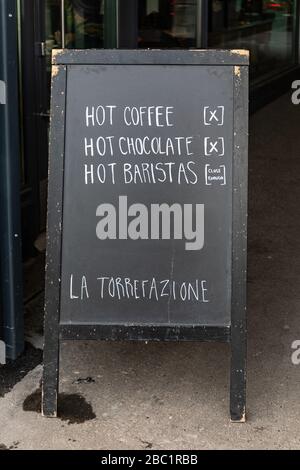 Panneau de rue de tableau de surveillance du café humoristique Banque D'Images