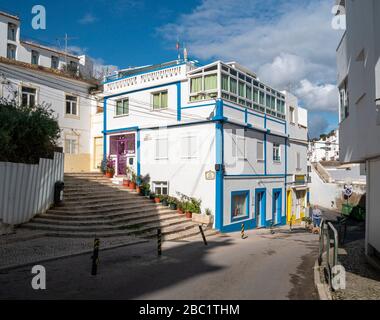 Vue sur la rue à Albufeira, Algarve, Portugal Banque D'Images