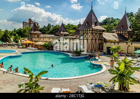 Le Strand Apollo Resort dispose de bains thermaux alimentés par des sources chaudes locales à Baile-Felix, Oradea, Roumanie. Juin 2017. Banque D'Images