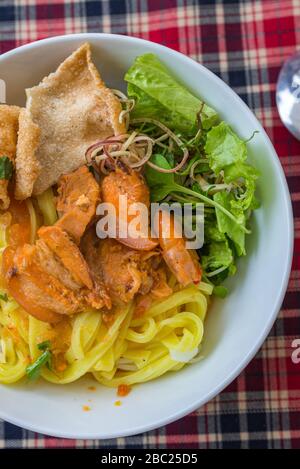 Cuisine vietnamienne célèbre - mi soupe de nouilles de riz Quang Banque D'Images