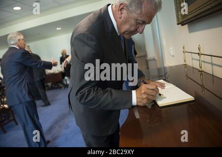 Le ministre grec de la Défense rencontre le secrétaire américain à la Défense Chuck Hagel 140821 Banque D'Images