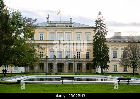 Pulawy, Pologne - 30 OCTOBRE 2019: Le palais baroque de Czartoryski à Pulawy sur la Vistule construit en 1671-1679, Pologne Banque D'Images