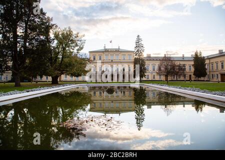 Pulawy, Pologne - 30 OCTOBRE 2019: Le palais baroque de Czartoryski à Pulawy sur la Vistule construit en 1671-1679, Pologne Banque D'Images