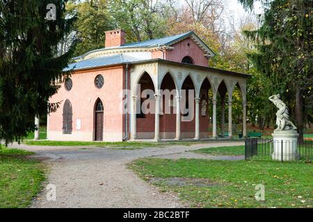 Pulawy, Pologne - 30 OCTOBRE 2019: Maison gothique dans le palais baroque de Czartoryski à Pulawy sur la rivière Vistule construite 1671-1679, Pologne Banque D'Images