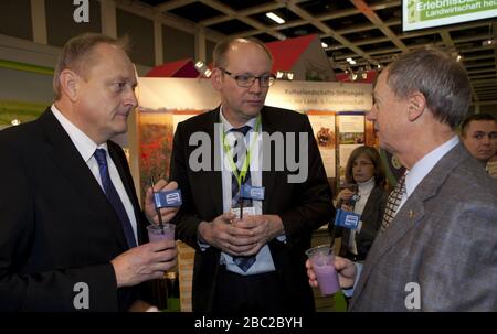 Semaine verte 2015 l'ambassadeur Emerson auprès de Joachim Rukwied et de Bernhard Krüsken de l'Union des agriculteurs allemands (15720725833). Banque D'Images