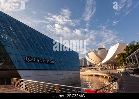 Boutique de luxe Louis Vuitton à Island Maison, à Marina Bay Sands.Singapore Banque D'Images