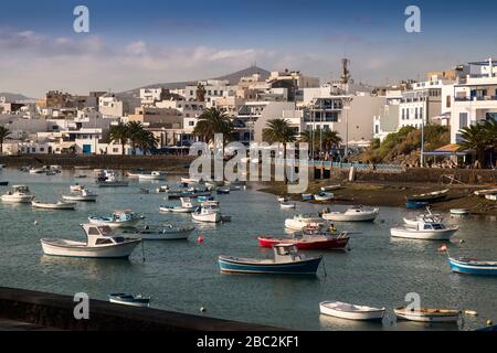 Bateaux de pêcheurs au Laguna Charco de San Ginés, ville d'Arrecife, Lanzarote, Îles Canaries Banque D'Images