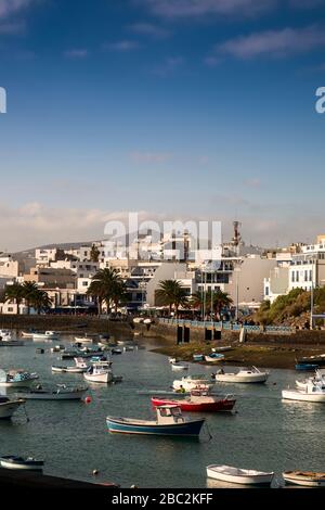 Bateaux de pêcheurs au Laguna Charco de San Ginés, ville d'Arrecife, Lanzarote, Îles Canaries Banque D'Images