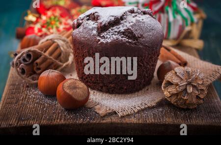 Gâteau aux fruits pour Noël, macro, rustique. Foyer sélectif Banque D'Images