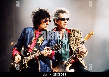 Ron Wood & Kieth Richards des Rolling Stones au Veterans Stadium Philadelphie, Pennsylvanie. Oct.2003 crédit: Scott Weiner/MediaPunch Banque D'Images