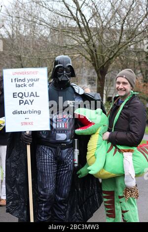 CARDIFF, ROYAUME-UNI. 5 MARS 2020. Grève de l'Université de Cardiff à Alexandra Gardens organisée par Cardiff UCU, la voix représentative de l'acadiem Banque D'Images