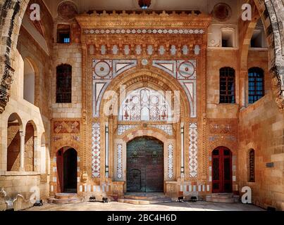 Entrée au Palais dans la grande cour, Palais Beitteddine, Beitteddine, Liban, Moyen-Orient, couleur Banque D'Images