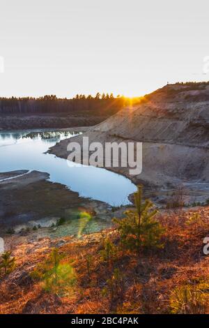 coucher de soleil sur les falaises de sable et le paysage du lac Banque D'Images