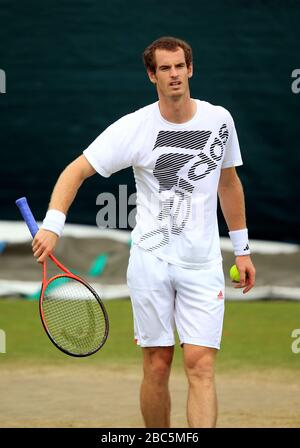 Andy Murray de Grande-Bretagne pendant la pratique Banque D'Images