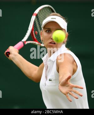 Elena Vesnina, la Russie, en action contre Agnieszka Radwanska, la Pologne Banque D'Images