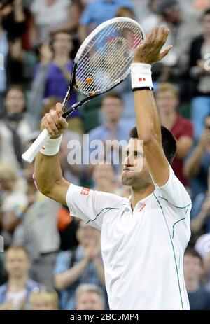 Le Novak Djokovic de Serbie célèbre la victoire sur Ryan Harrison des États-Unis Banque D'Images