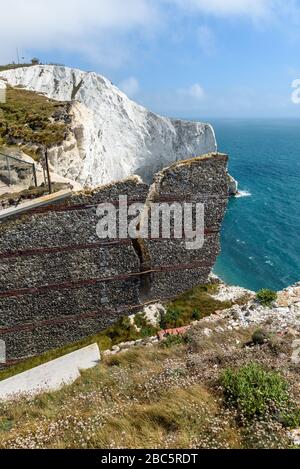 Vue sur les falaises de la baie de Scratchells depuis l'ancienne batterie Banque D'Images