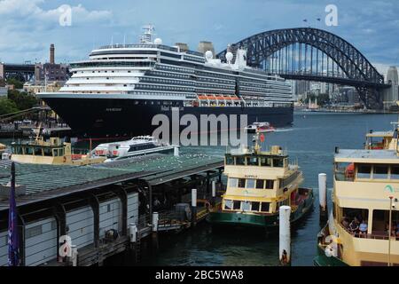 Noordam, Holland America Line bateau de croisière amarré au terminal passagers d'outre-mer, Circular Quay Sydney pendant la pandémie de Corona-19, 26 février 20 Banque D'Images