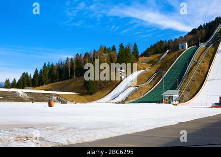 Garmisch Partenkirchen, Allemagne - 20 février 2020: L'un des plus anciens sauts de ski au monde sur le stade olympique du sport d'hiver. Il a été construit à l'origine pour le Banque D'Images