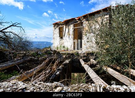 Maison de village abandonnée à Chypre Banque D'Images