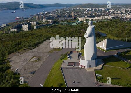 Le mémorial des « défenseurs de l'Arctique soviétique pendant les années de la seconde Guerre mondiale ». Un autre nom pour la statue est 'Alyosha'. Banque D'Images