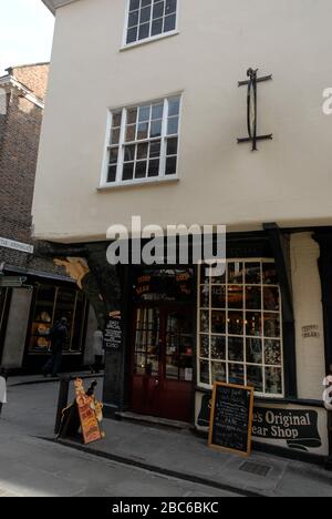 The Tea Room Tea Tea Room à Stonegate, une rue commerçante médiévale, dans le quartier historique de York dans le Yorkshire, en Angleterre. Banque D'Images