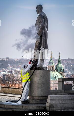 Statue de T.G. Nettoyage de Masaryk lors du festival Covid-19 corona pandmée à Prague Banque D'Images