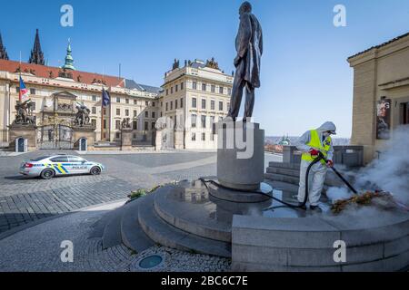 Statue de T.G. Nettoyage de Masaryk lors du festival Covid-19 corona pandmée à Prague Banque D'Images