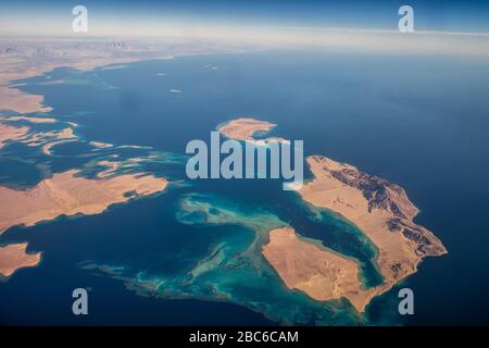 Vue aérienne de l'Arabie saoudite et des détroits de Tiran entre le golfe d'Aqaba et l'océan Indien Banque D'Images