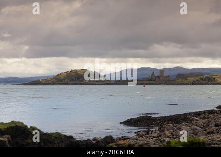 Avec l'île de Inchcolm Édimbourg et les Pentland Hills derrière, vu de près de South Queensferry Fife. Banque D'Images