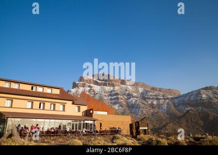 En regardant vers le Mont Guajajara avec l'hôtel Parador de Cañadas del Teide en premier plan, Parc National Teide, Tenerife I Banque D'Images