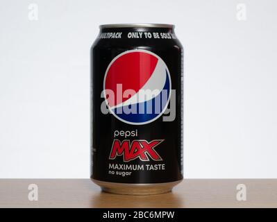Royaume-Uni, avril 2020 : le multipack Pepsi max peut être tourné sur fond blanc Banque D'Images