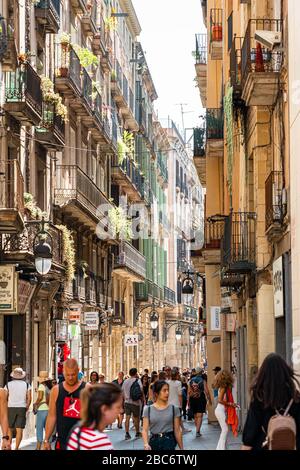 BARCELONE, ESPAGNE - 04 JUIN 2019: Visite du quartier gothique qui est le centre historique de la vieille ville de Barcelone Banque D'Images