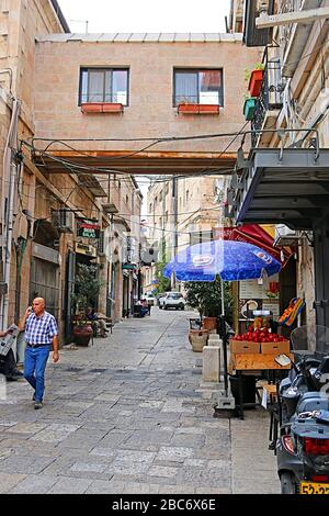 JÉRUSALEM, ISRAËL - 20 SEPTEMBRE 2017 : rue de la vieille ville de Jérusalem Banque D'Images